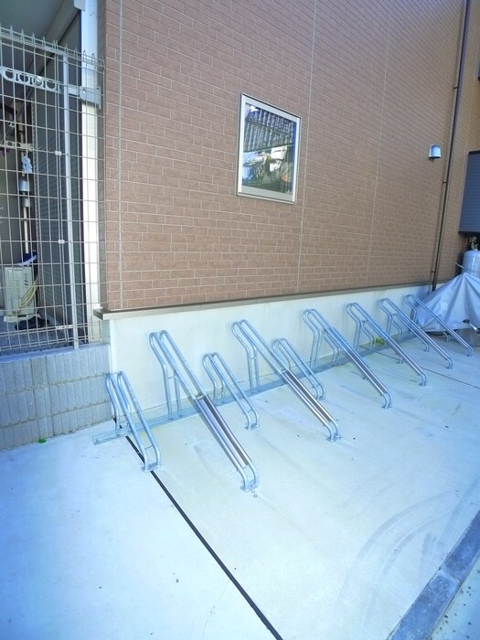 物件外観写真3　(駐輪場)