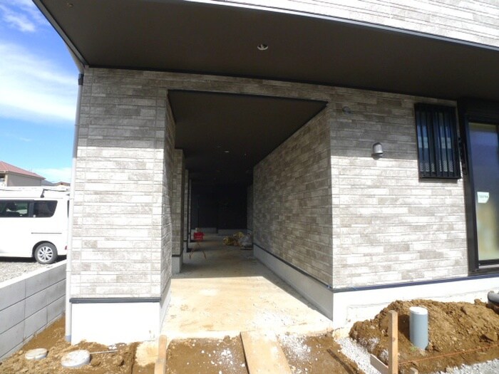 物件外観写真4　(エントランス部分)