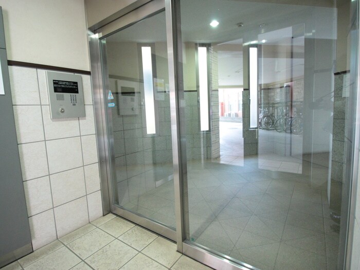 物件外観写真3　(エントランス部分)