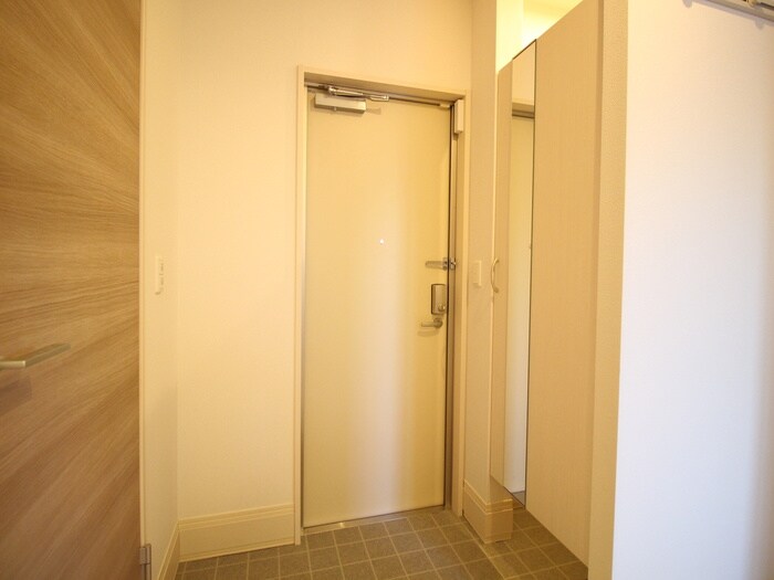 物件内観写真7　(玄関)