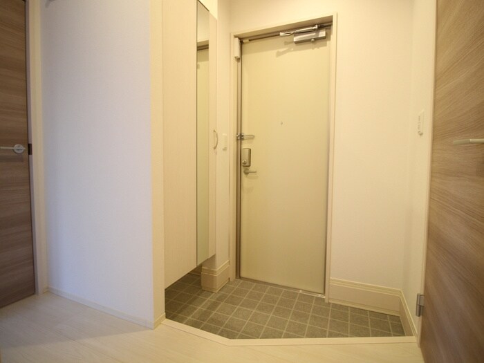 物件内観写真7　(玄関)