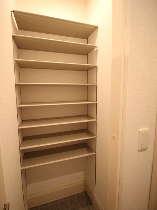 物件内観写真8　(靴箱)