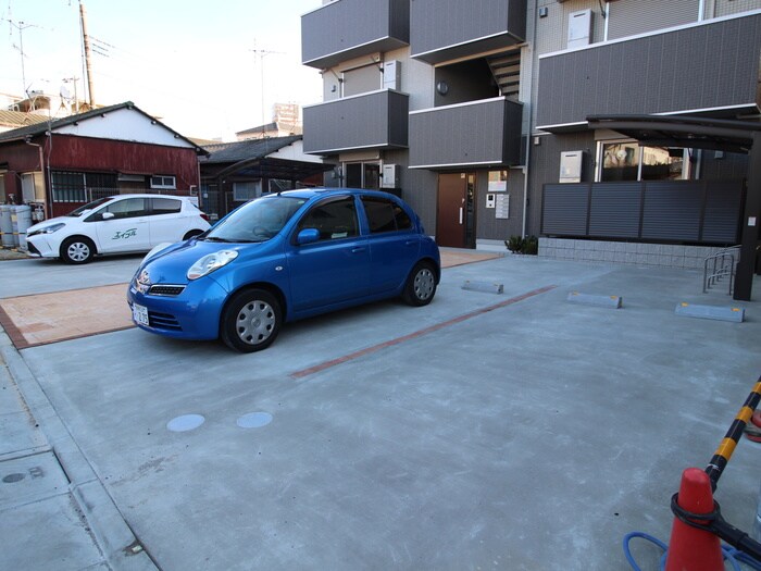 物件外観写真3　(駐車場)