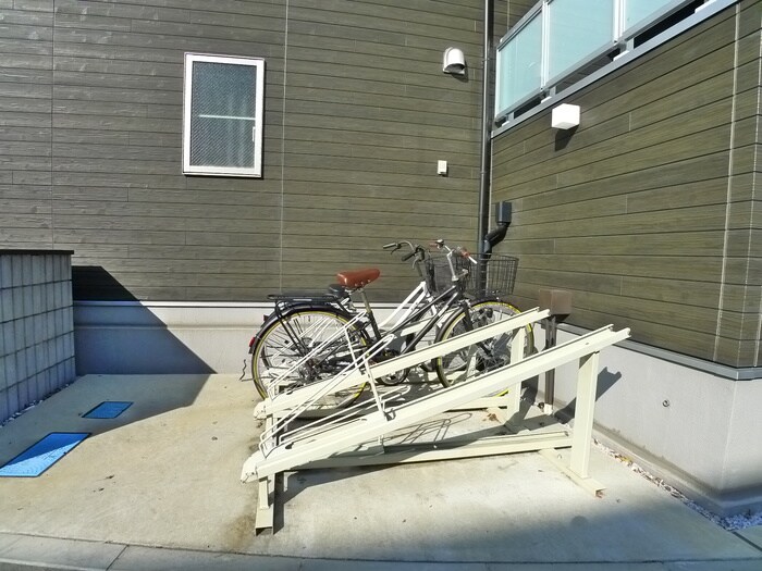 物件外観写真3　(駐輪場)