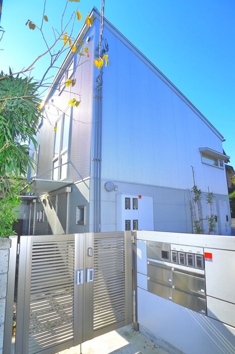 物件外観写真2　(エントランス部分)