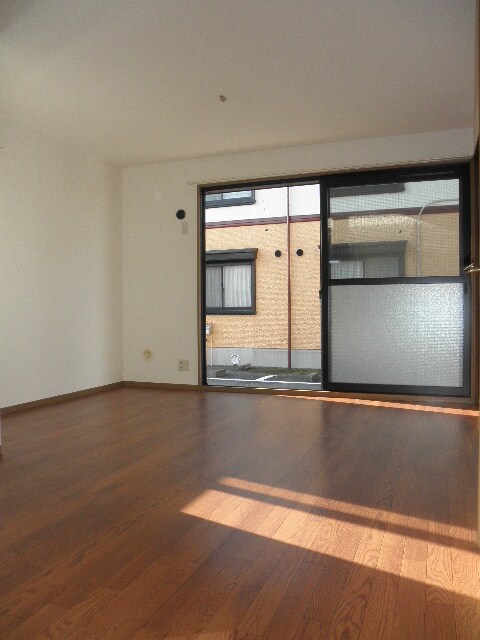 物件内観写真4　(居室)