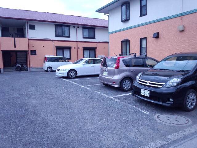 物件外観写真3　(駐車場)