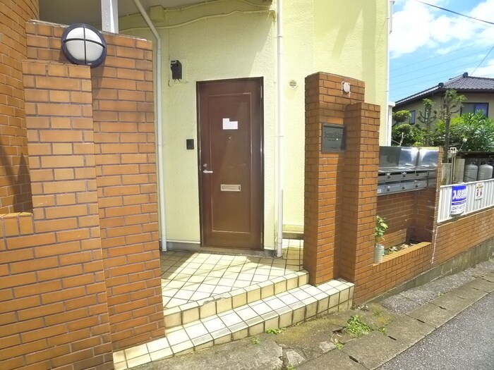 物件外観写真3　(エントランス部分)