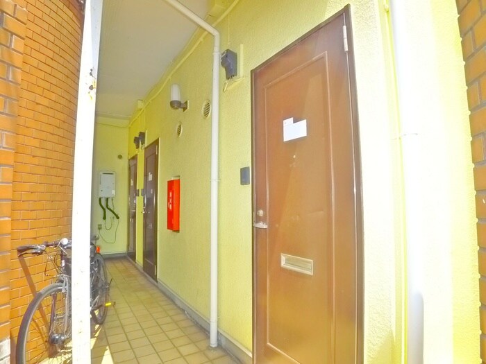物件外観写真5　(エントランス部分)