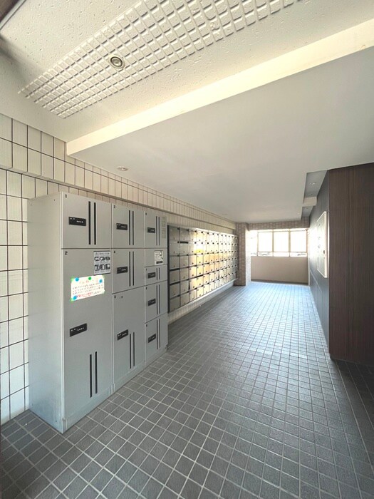 物件外観写真4　(エントランス部分)