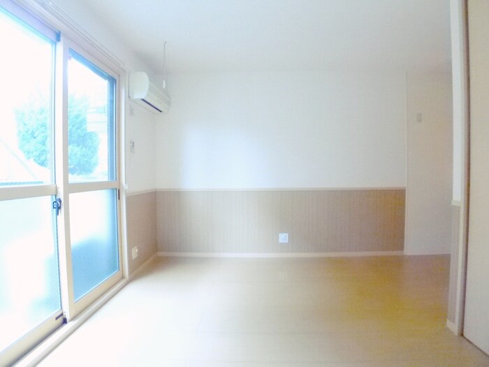 物件内観写真2　(居室)