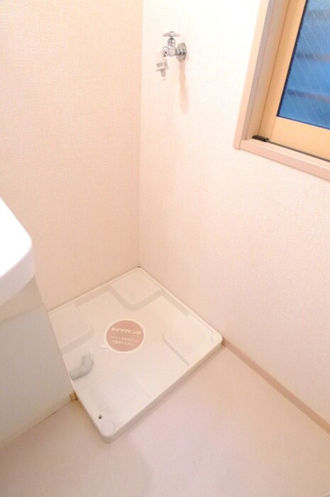 物件内観写真11　(洗濯機置場)