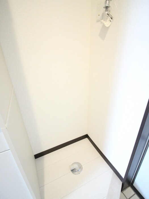 物件内観写真15　(洗濯機置場)