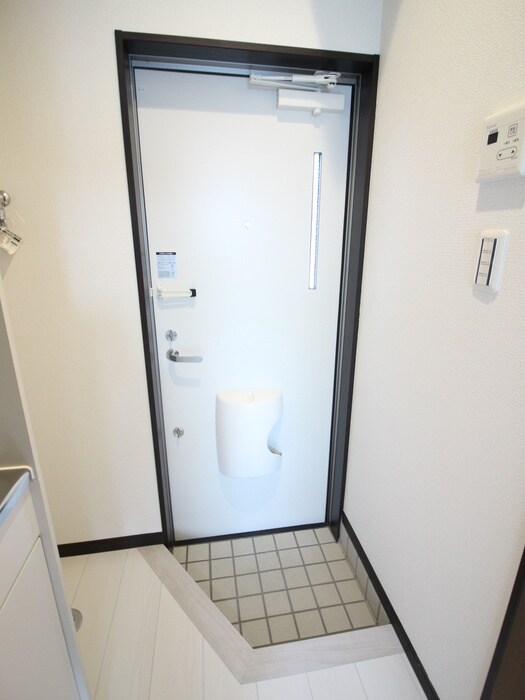 物件内観写真16　(玄関)