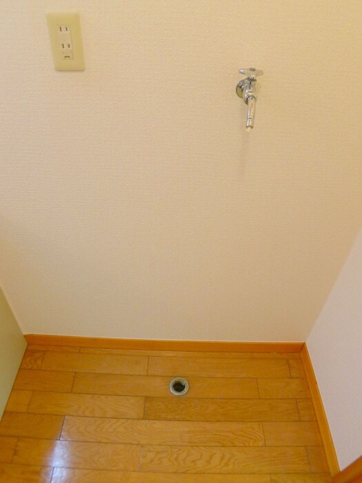 物件内観写真18　(洗濯機置場)