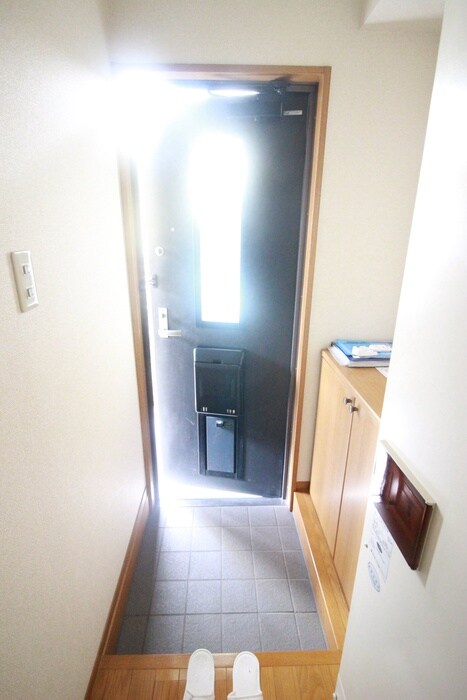 物件内観写真11　(玄関)