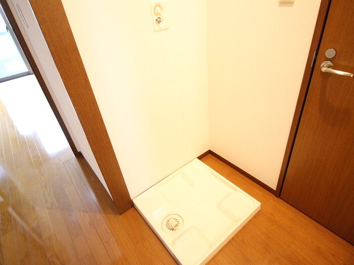 物件内観写真13　(洗濯機置場)