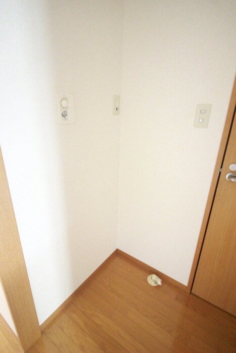 物件内観写真15　(洗濯機置場)