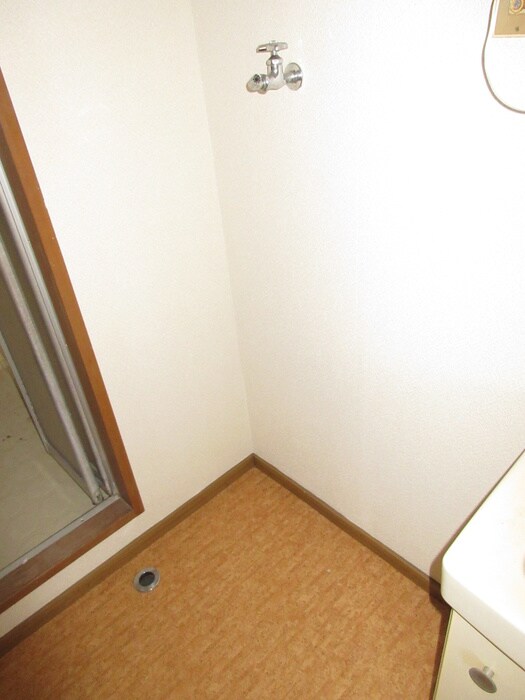 物件内観写真13　(洗濯機置場)