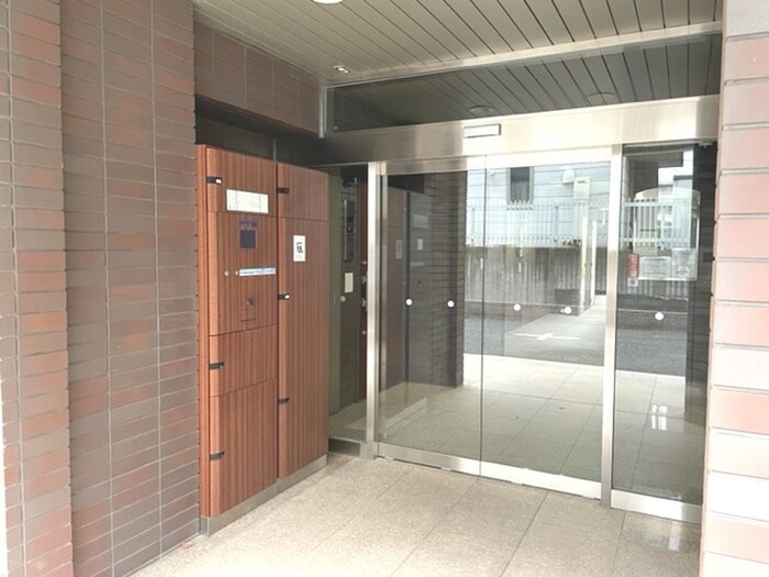 物件外観写真3　(エントランス部分)