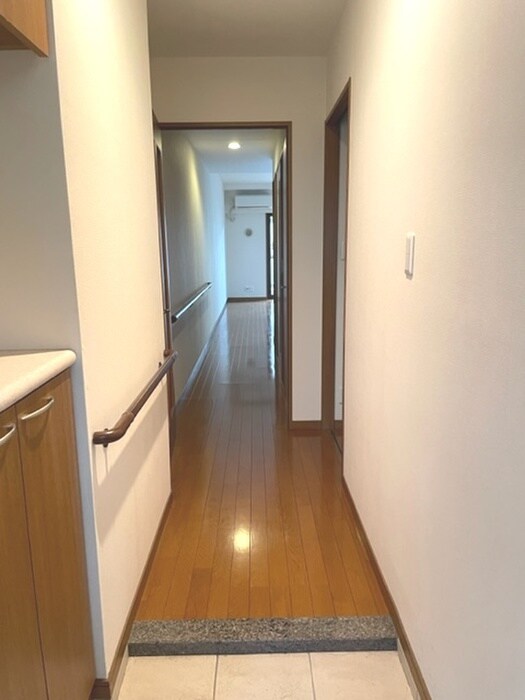物件内観写真12　(廊下)