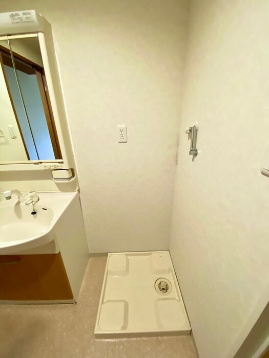 物件内観写真13　(洗濯機置場)