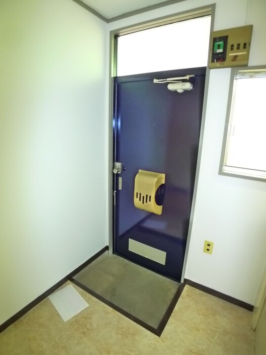 物件内観写真18　(玄関)