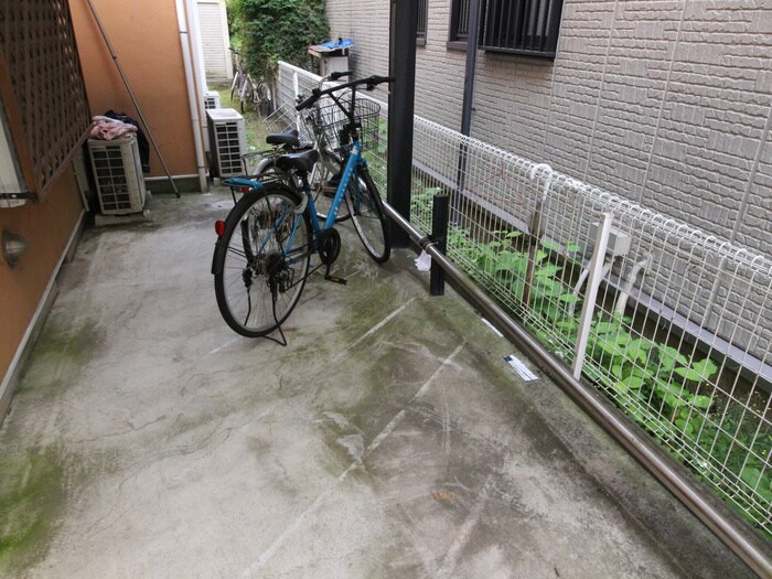 物件外観写真4　(駐輪場)