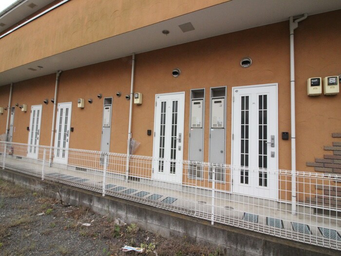 物件外観写真6　(エントランス部分)