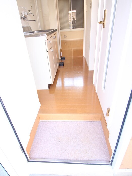 物件内観写真10　(玄関)