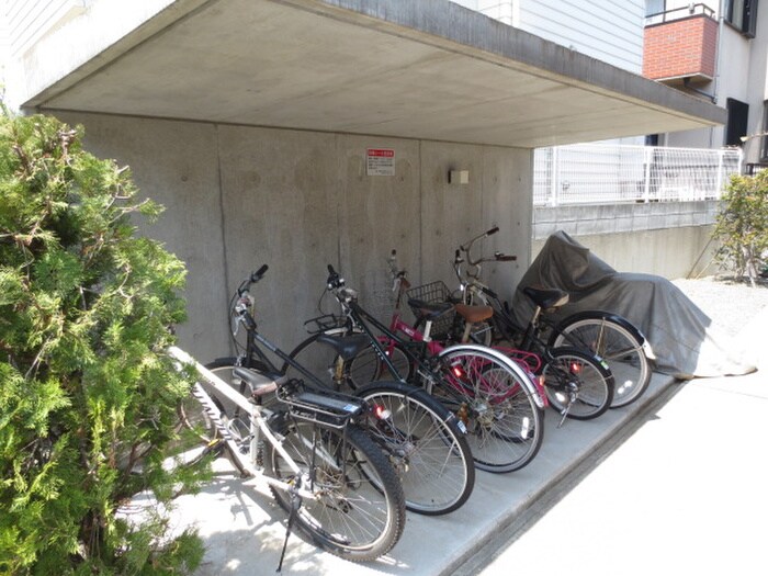 物件外観写真3　(駐輪場)