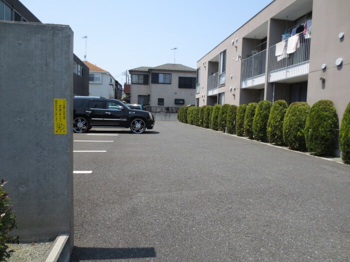 物件外観写真5　(駐車場)