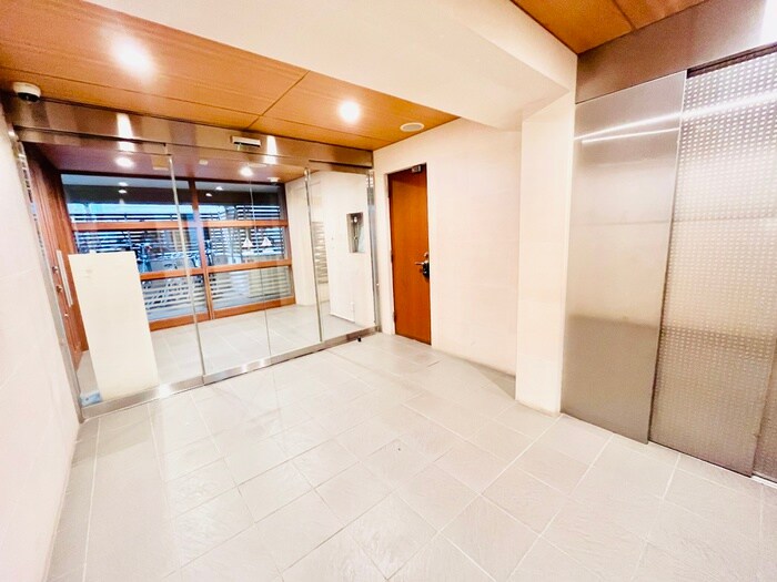 物件外観写真3　(エントランス部分)