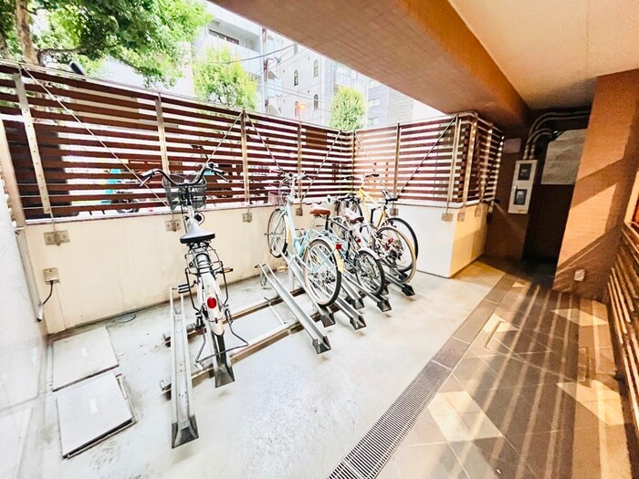 物件外観写真5　(駐輪場)