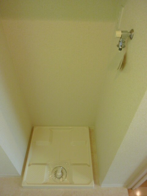 物件内観写真15　(洗濯機置場)