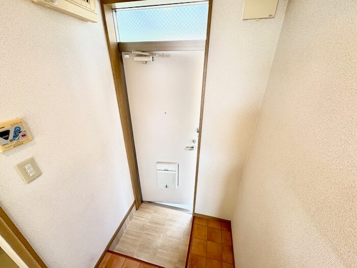 物件内観写真16　(玄関)
