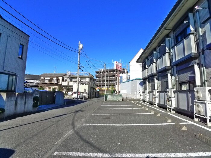 物件外観写真2　(駐車場)