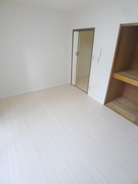 ハイツエムエムの居室