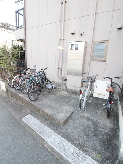 物件外観写真6　(駐輪場)