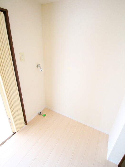 物件内観写真14　(洗濯機置場)