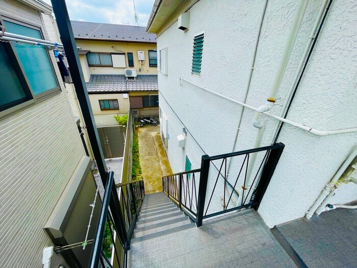 物件外観写真6　(エントランス部分)