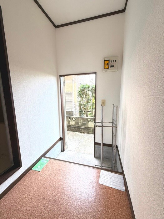 物件内観写真13　(玄関)