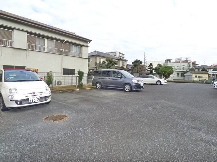 物件外観写真5　(駐車場)
