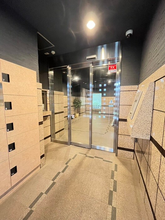 物件外観写真2　(エントランス部分)