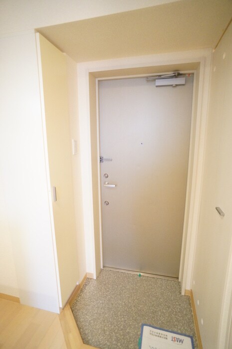 物件内観写真16　(玄関)