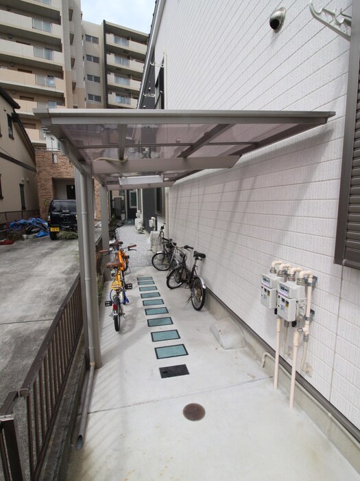 物件外観写真5　(駐輪場)
