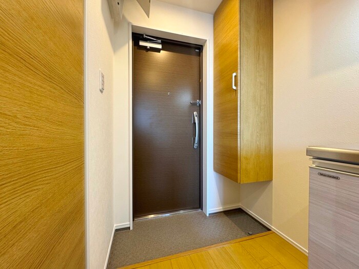 物件内観写真16　(玄関)