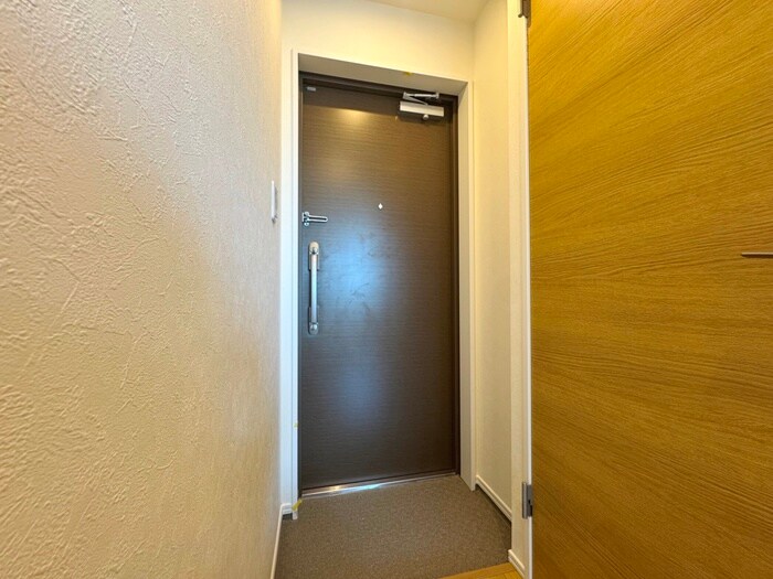 物件内観写真16　(玄関)