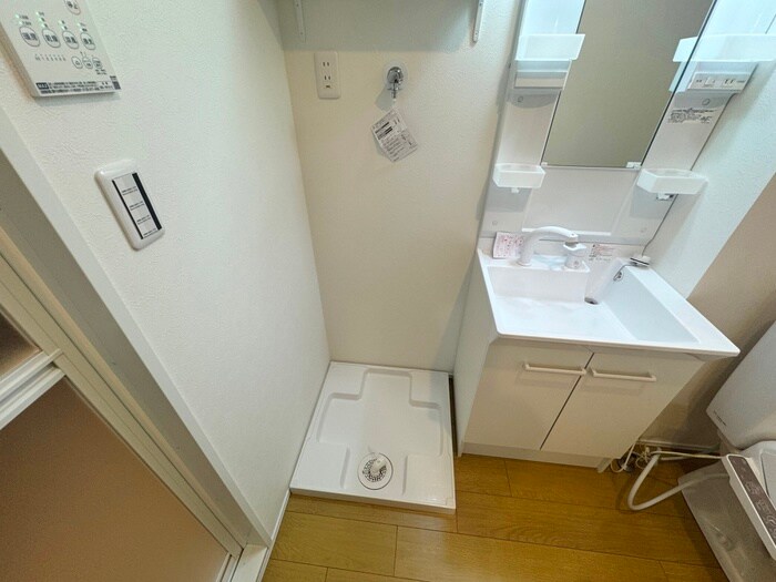 物件内観写真17　(洗濯機置場)