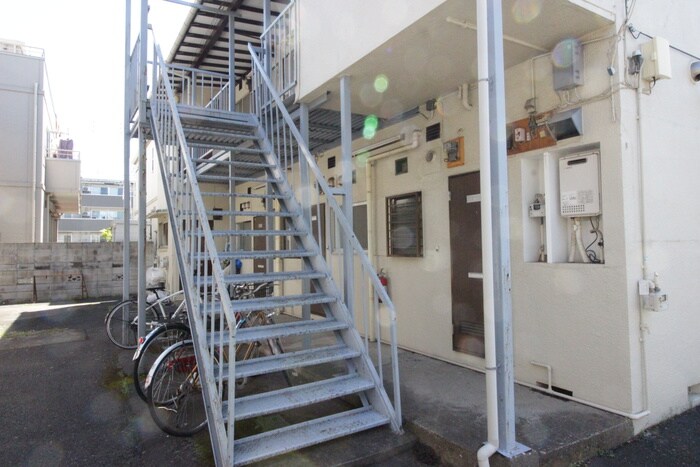 物件外観写真3　(エントランス部分)